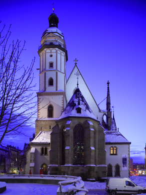 Bild 105-9540: Leipzig im Winter: Thomaskirche.
 