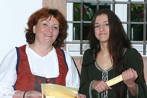 Leipzig: "Friederike Caroline Neuber" ("Neuberin") mit einer ihrer Schauspielerinnen. Erlebnisgastronomie auf 3 Etagen im Haus "Gro&szlig;er Blumenberg" am Br&uuml;hl. (Bild 2-4053) 